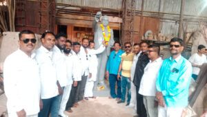 डॉ.आंबेडकर यांच्या पुतळ्याला त्र्यंबकेश्वर येथे जाऊन अभिवादन;भीमअनुयायांकडून भीमस्तुती पठण;श्रीरामपुरात लवकरच बसवणार पुतळा