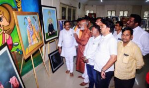 कुंचल्यातून साकारले ‘पंतप्रधान नरेंद्र मोदी’; मोदी यांच्या वाढदिवसानिमित्त भाजपचे चित्र प्रदर्शन