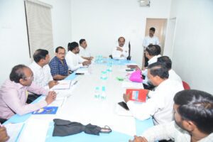 अहिल्यानगर–मनमाड महामार्गाचे काम वेगात करा-पालकमंत्री विखे पाटील;महामार्गांच्या कामांचा घेतला आढावा