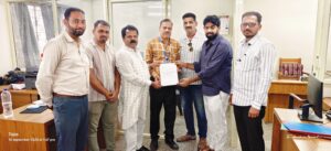 निकृष्ट दर्जाचे काम करणाऱ्या ठेकेदारांवर कारवाई करा;मुख्याधिकाऱ्यांना दिले निवेदन