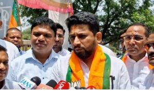 मा.खा.सुजय विखे यांचे बॅनर फाडले; शिर्डीत विखे समर्थकांनी व्यक्त केला संताप