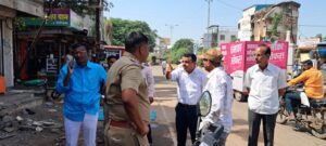 रात्रीतून शेड टाकून केलेले अतिक्रमण उध्वस्त; नगरपरिषद अतिक्रमण विरोधी पथकाची कारवाई