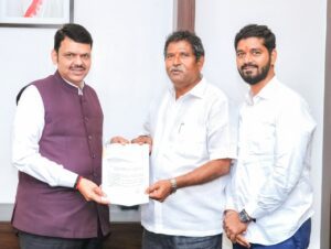 मा.खा.लोखंडे यांचा संवेदनशीलपणा;मुख्यमंत्री सहायता निधीला तीन महिन्यांची पेन्शन सुपुर्द