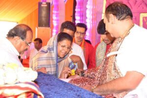 शिवमहापुराण कथेत भाविकांच्या गर्दीचा उच्चांक;पंडीत प्रदीप मिश्रा महाराजही भारावले; विखे पाटलांच्या नियोजनाचे कौतुक