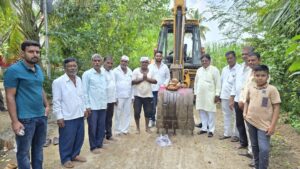 मुठेवाडगाव-वडळामहादेव रस्ता खडीकरणाचा शुभारंभ;पालकमंत्री विखे पाटील यांनी दिला निधी