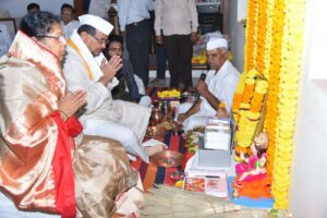 नव्या उमेदीने पुढे जाण्यासाठी सरकार शेतकऱ्यांच्या पाठीशी खंबीरपणे उभे-पालकमंत्री विखे पाटील