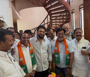 माजी खा.विखे यांचा शिवसेनेला धक्का;माजी उपनगराध्यक्ष छल्लारे यांच्यासह काँग्रेसचे धालपे भाजपात