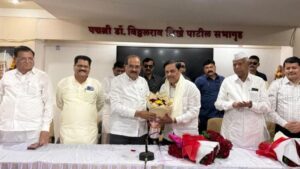 जिल्हा सहकारी बँकेच्या अध्यक्षपदी मा.आ.आ.चंद्रशेखर घुले बिनविरोध;पालकमंत्री विखे पाटलांनी राजकिय समीकरण जुळवले