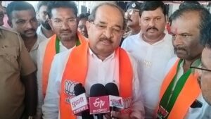 शिवरायांचा अवमान अन ‘त्यांच्या’कडून आत्मक्लेश,याचे आश्चर्य वाटते-पालकमंत्री विखे पाटील यांनी फटकारले