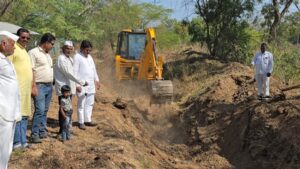 मुठेवाडगाव चारी रुंदीकरण कामास प्रारंभ;जलसंपदा मंत्री विखे पाटील यांच्यामुळे शेतकऱ्यांना पूर्ण दाबाने पाणी