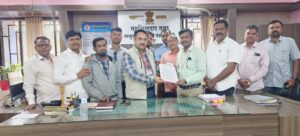 तहसीलमधील महसूल सहाय्यकांच्या बदलीचा पुनर्विचार करा;बी.एल.ओं.ची जिल्हाधिकाऱ्यांकडे मागणी