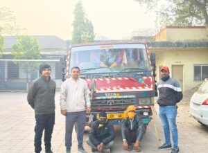 माळवाडगाव परिसरात अवैध वाळू उपसा करणारा टिप्पर पकडला; तिघा जणांवर गुन्हा दाखल