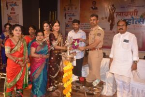 लावणी महोत्सवाने जिंकली रसिकांची मने;पोलीस उपअधीक्षक जयदत्त भवर यांच्या हस्ते थाटामाटात उद्घाटन