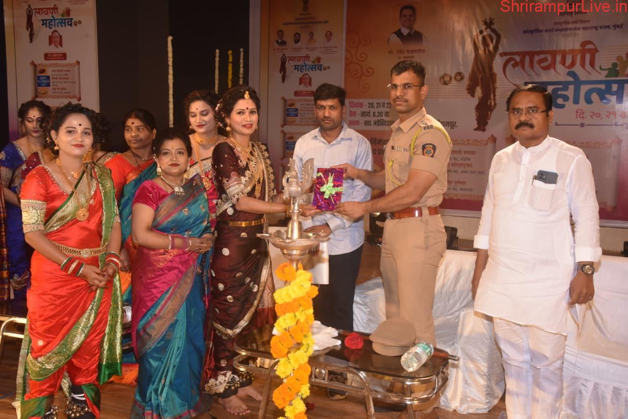 लावणी महोत्सवाने जिंकली रसिकांची मने;पोलीस उपअधीक्षक जयदत्त भवर यांच्या हस्ते थाटामाटात उद्घाटन