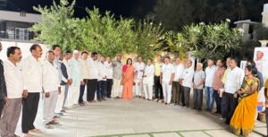 श्रीरामपूर रेल्वे ओव्हरब्रिज अरुंद;वाहतुकीला मोठा अडथळा;खा.भाऊसाहेब वाकचौरे यांना निवेदन