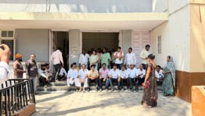 दिशादर्शक फलक काढले;भाजपचे नगरसेवक संतप्त;सत्ताधाऱ्यांच्या मनमानीविरोधात ठिय्या