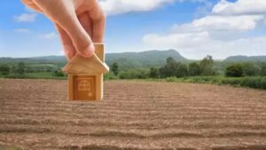 सरकारी जमिनीवरील अतिक्रमण सरपंचाला भोवले; आयुक्तांची दोघांवर अपात्रतेची कारवाई